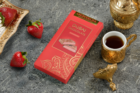 Шоколад молочный "Dubai Strawberry" с начинкой из клубники, 180 гр